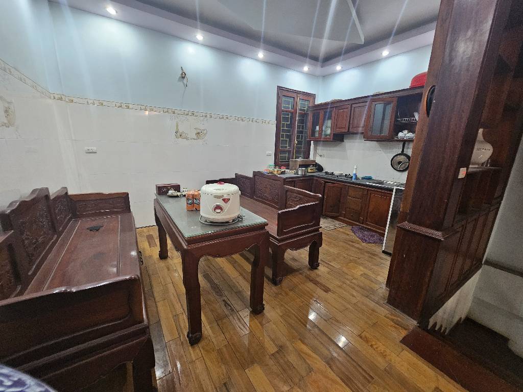 Hơn 4 tỷ, 70 m 6 tầng Văn Tự thường tín